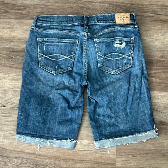 Abercrombie and Fetch Blue Denim Bermuda Shorts women’s size 28 - Picture 4 of 7
